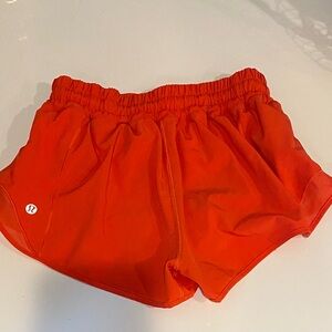 lululemon size 4 hotty hot short